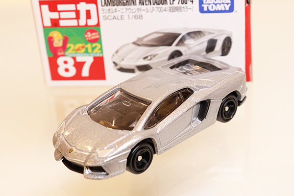 トミカ　赤箱
