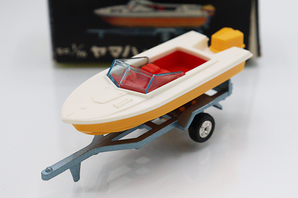 トミカ 日本製　ヤマハ　ミニカー ボート 71 スケール 1/76 黒箱 Amazon | 黒箱トミカ 71 ボートトレーラー 美品 日本製 デッド