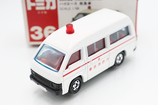 トミカ　赤箱