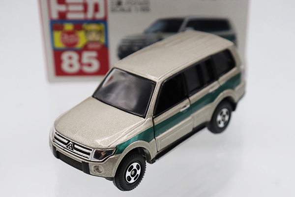 トミカ　赤箱
