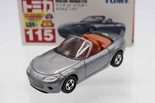 トミカ　赤箱