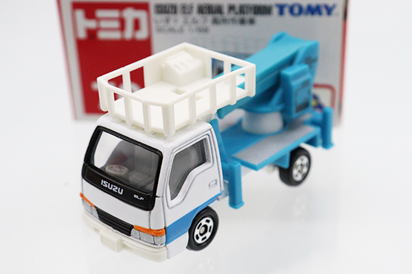 トミカ　赤箱
