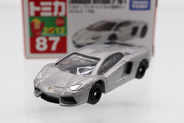 トミカ　赤箱