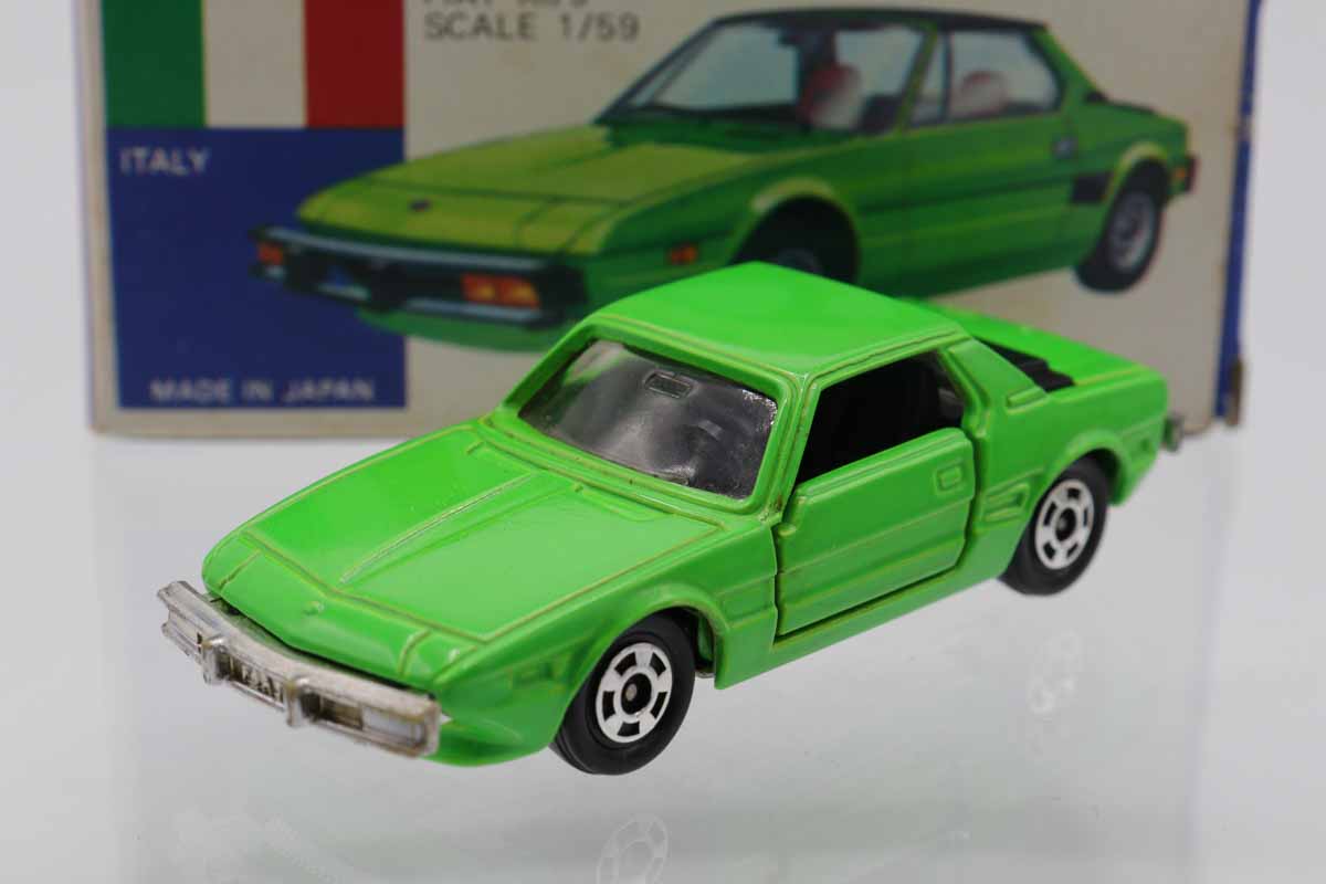 トミカ　青箱