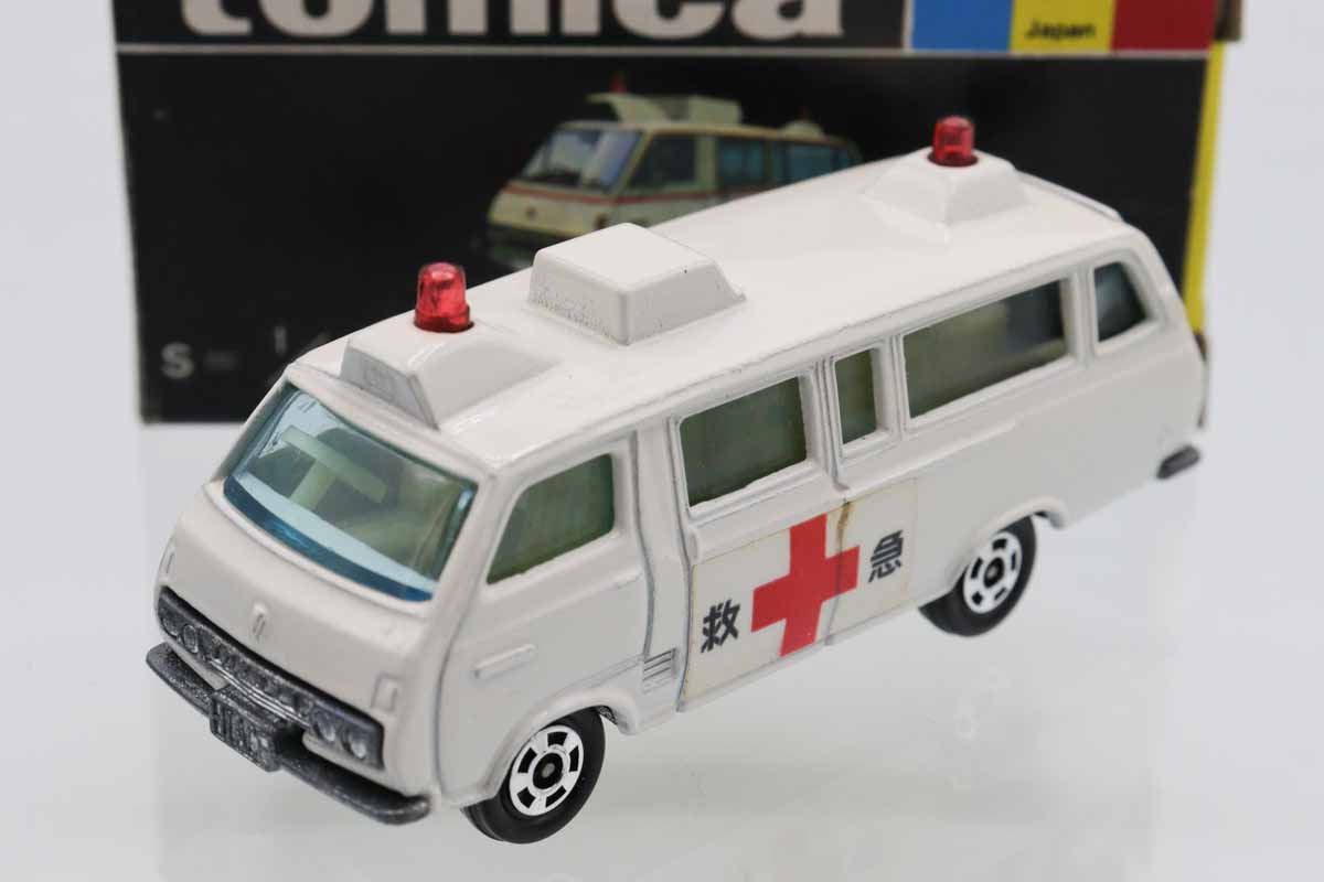 トミカNO.57トヨタハイエースコミューター救急車(消防署)2台セット黒箱日本製 トミカNO.57トヨタハイエースコミューター救急車(消防署)2台