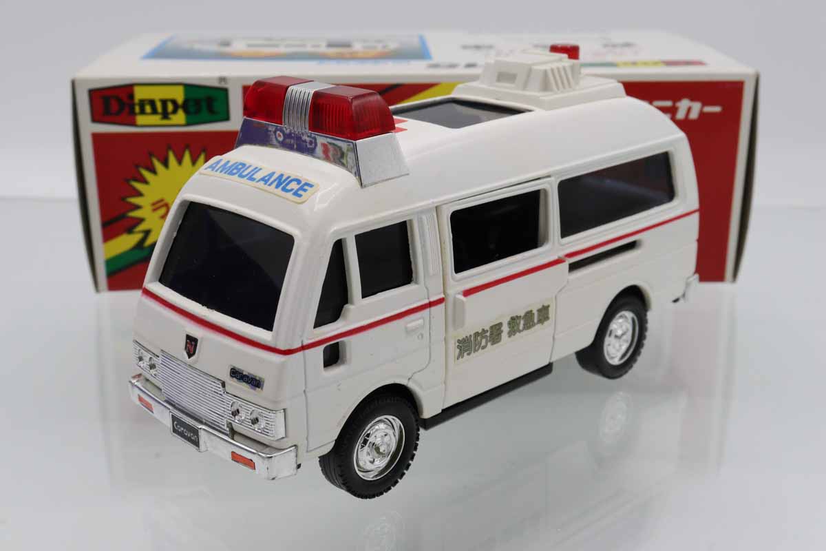 救急車 ミニカー maxresdefault.jpg