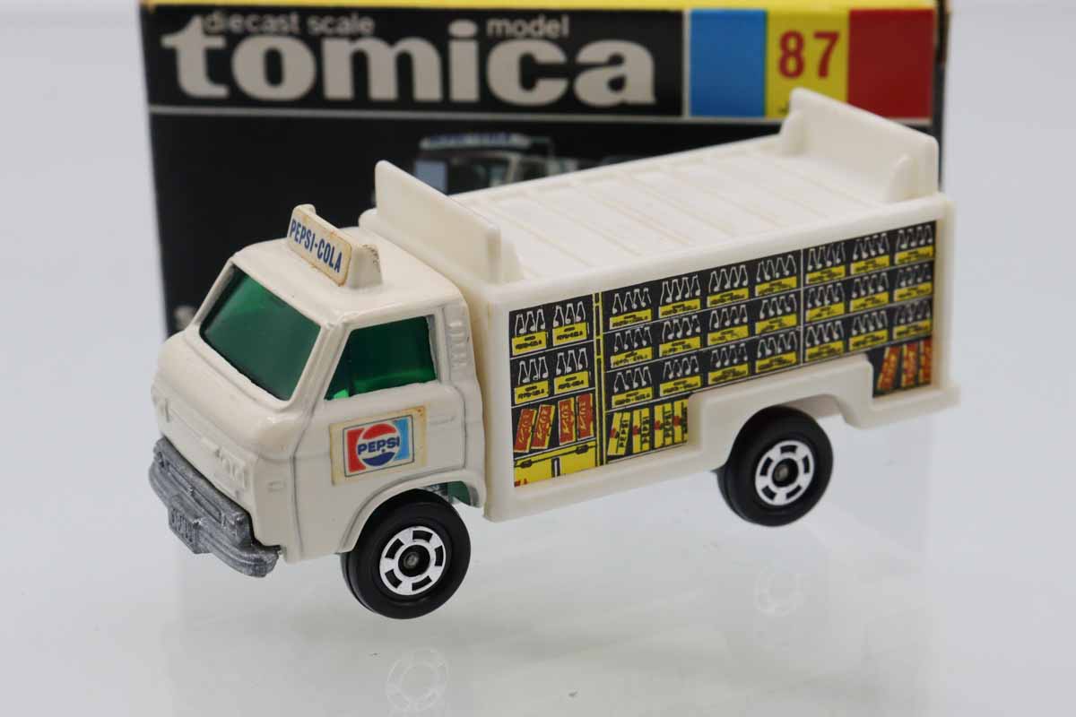 トミカ　93台まとめ売り(写真2ページあり) トミカ 93台まとめ売り(写真2ページあり)