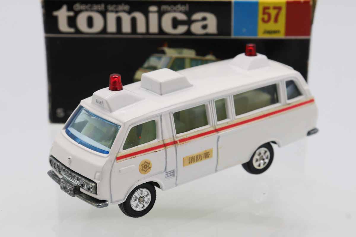 トミカNO.57トヨタハイエースコミューター救急車(消防署)2台セット黒箱日本製 輸出用トミカNO.57 トヨタハイエースコミューター(救急車)2台