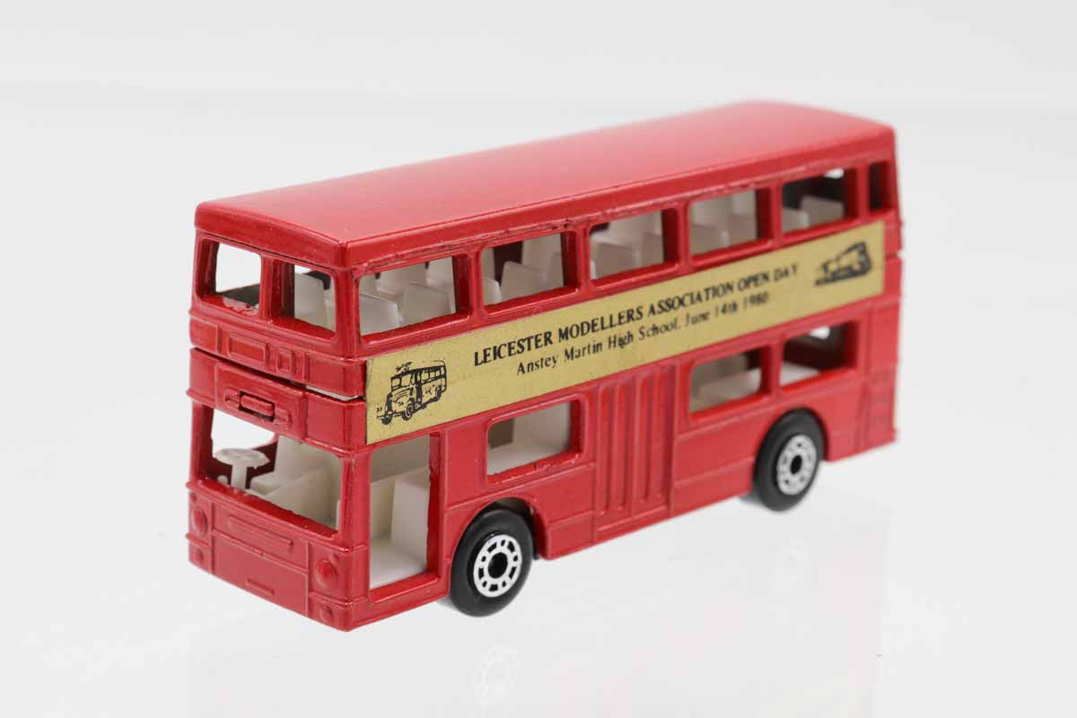 マッチボックス　70周年記念 コレクターセット　非売品　ロンドンバス付き Amazon | マッチボックス(Matchbox) コレクターズ アソート -70