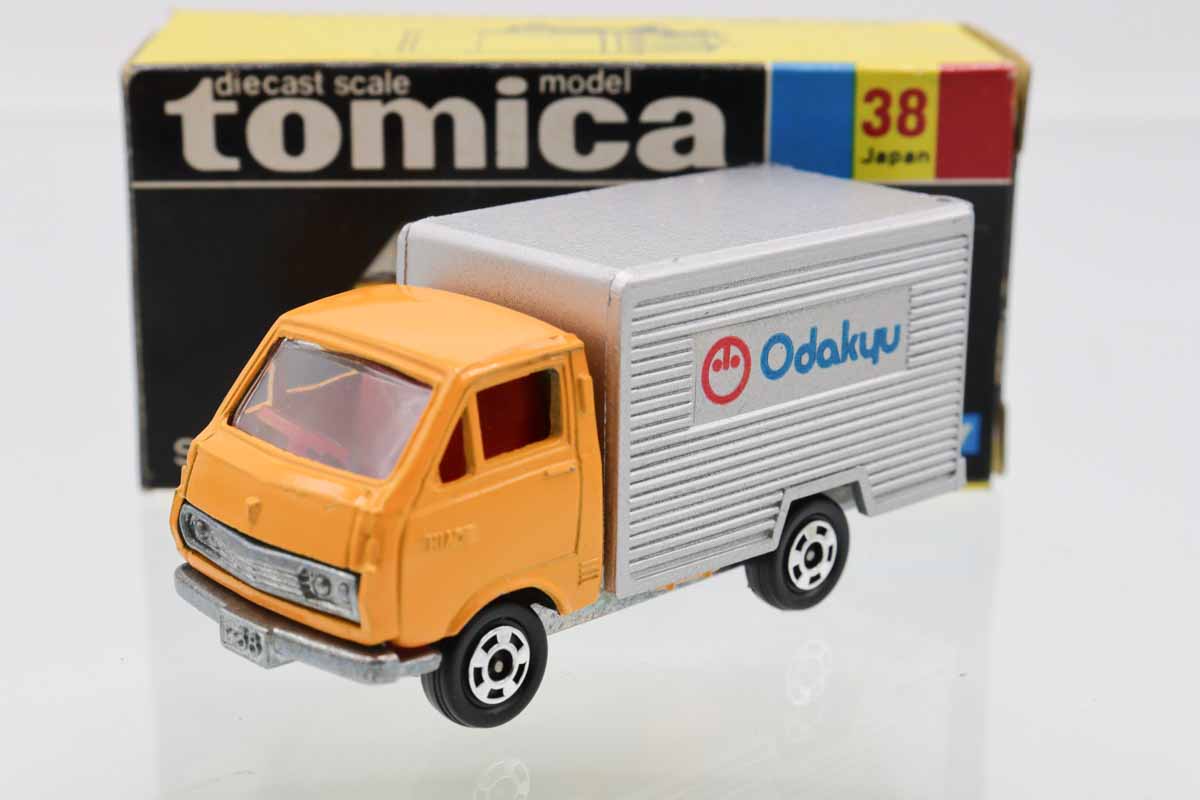 トミカ【38】 TOYOTA ハイエース 日通冷凍車 ミニカーショップ ケンボックス トミカ 黒箱☆38☆トヨタハイエース 日