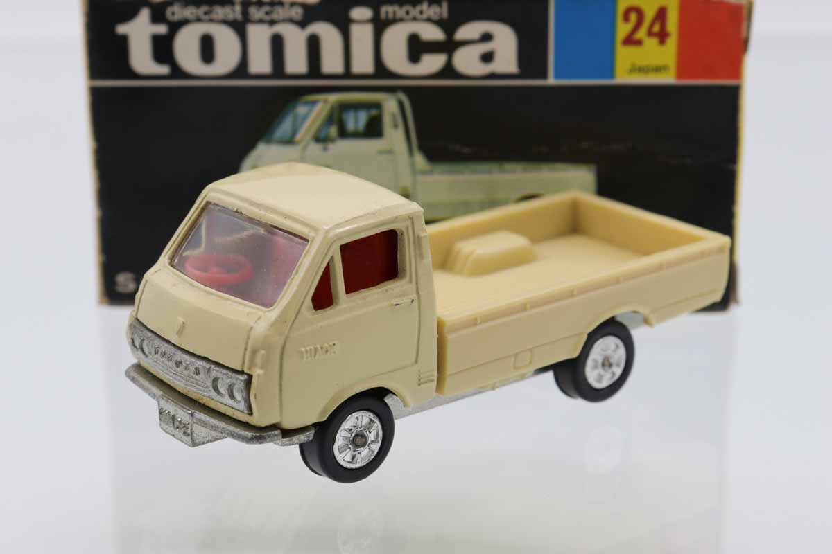 ミニカーショップ ケンボックス トミカ 黒箱☆24☆トヨタハイエース