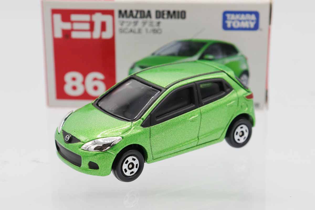ミニカーショップ ケンボックス トミカ 赤箱☆86☆マツダデミオ(黄緑