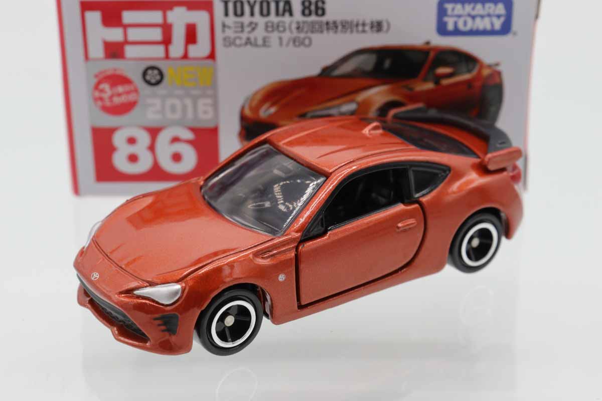 トミカ　赤箱