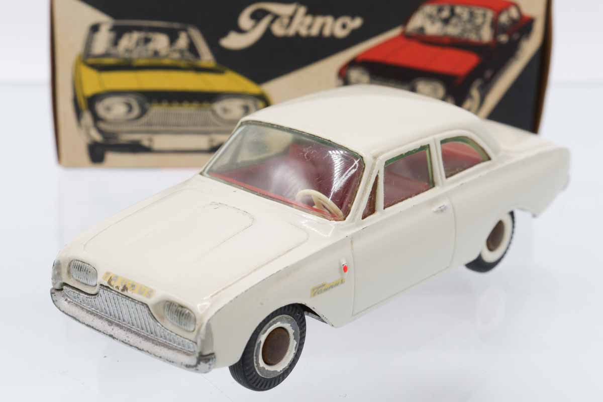 ミニカーショップ ケンボックス Tekno☆826☆TAUNUS 17 M(薄グレー