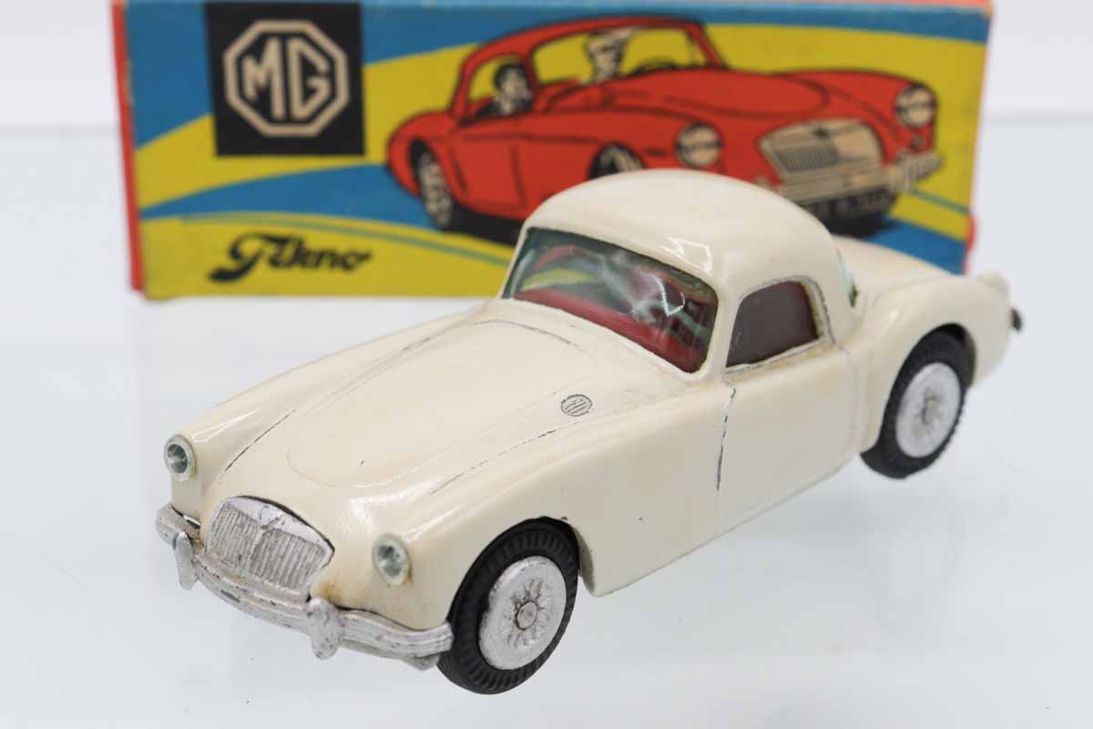 ミニカーショップ ケンボックス Tekno☆824☆MGA 1600(薄ベージュ