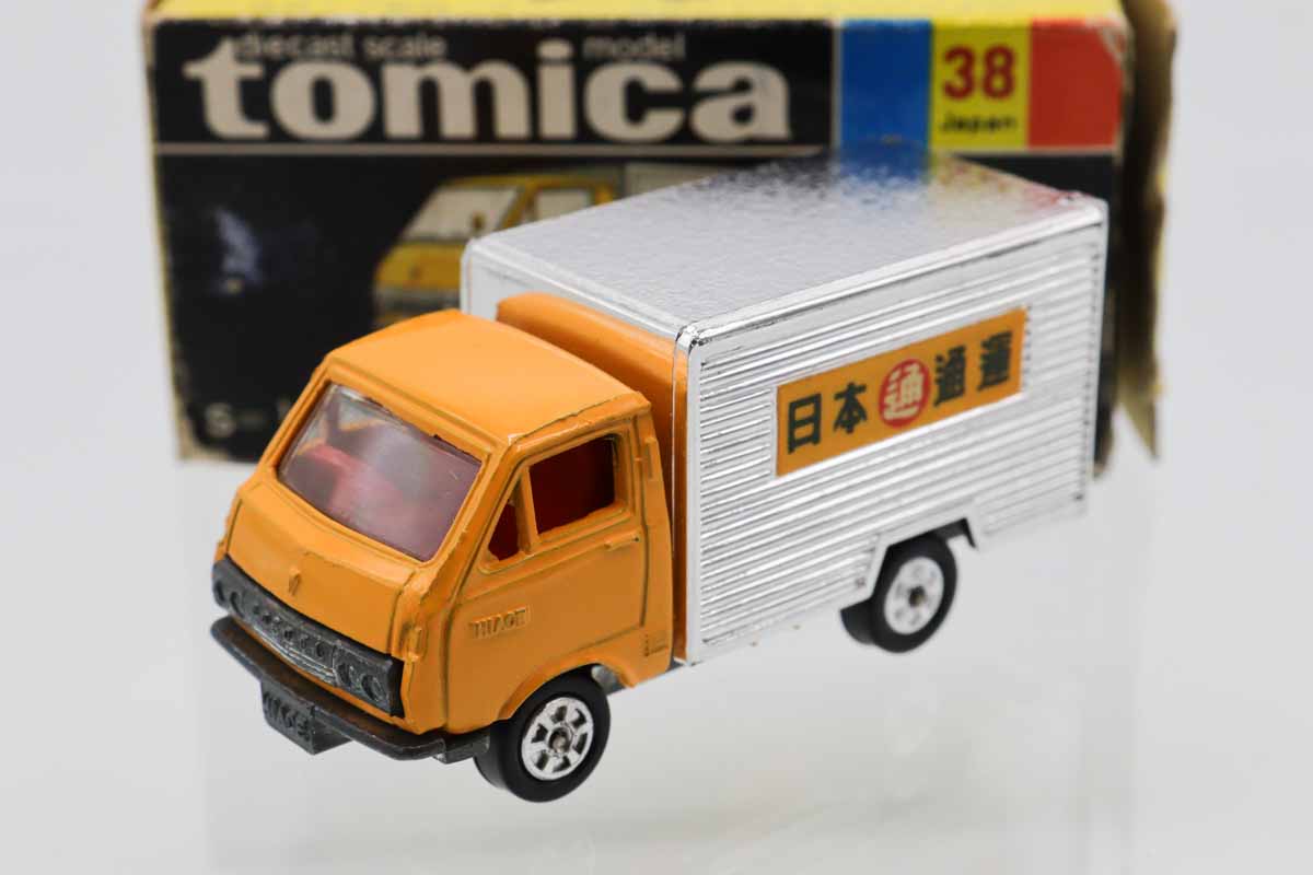 トミカ【38】 TOYOTA ハイエース 日通冷凍車 ミニカーショップ ケンボックス トミカ 黒箱☆38☆トヨタハイエース 日