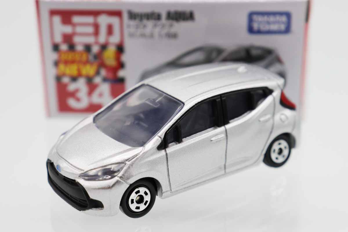 トミカ　赤箱