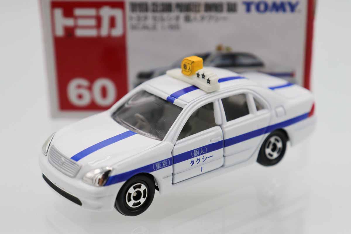 トミカ　赤箱