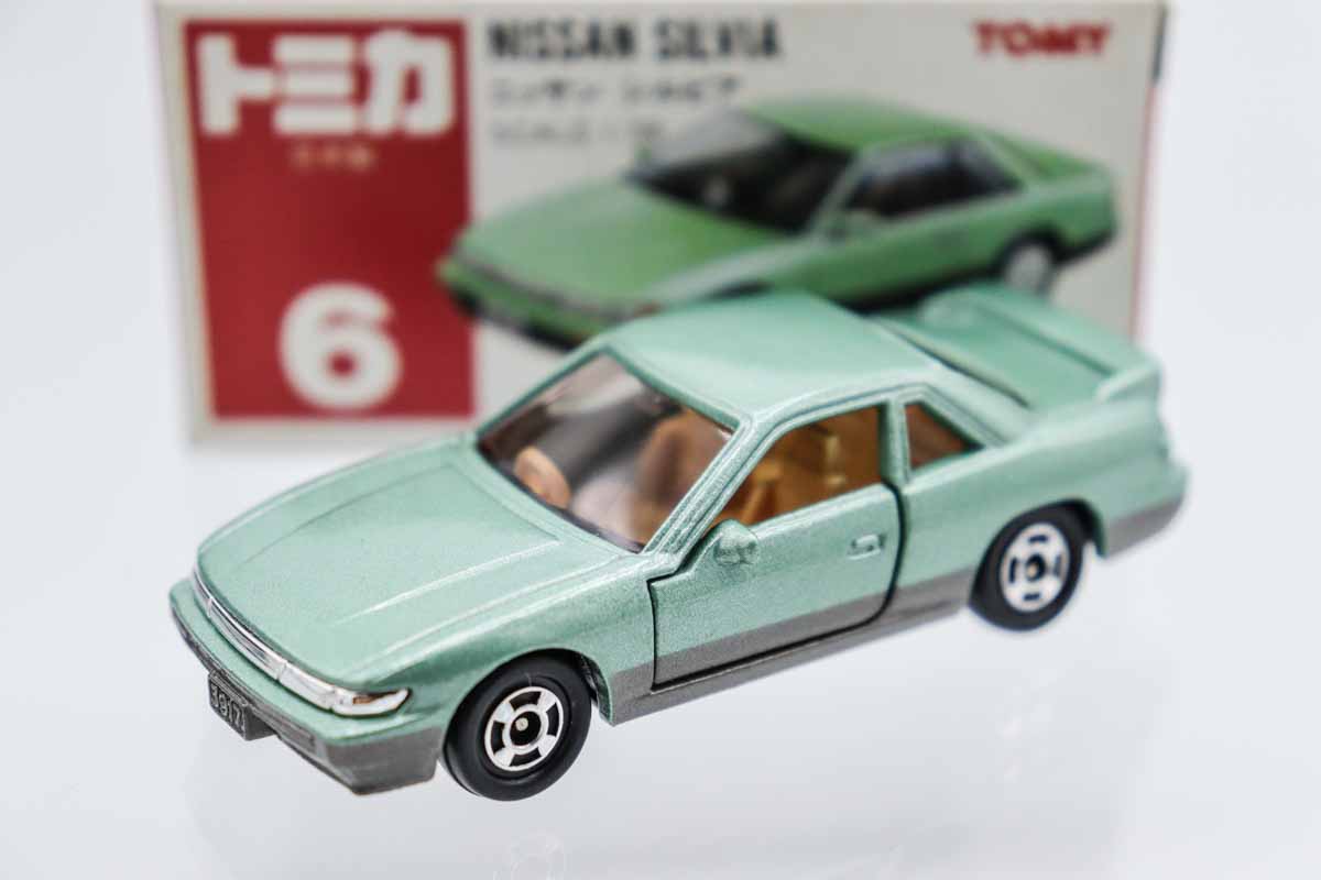 トミカ　赤箱
