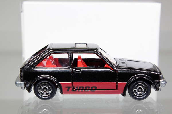 ミニカーショップ ケンボックス トミカ 黒箱☆4☆マツダファミリア 
