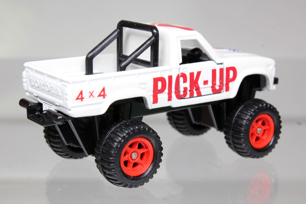 トミカ特注（日本製）★ ★トヨタハイラックス4WD(白)u203bビッグフットフェア・日本製