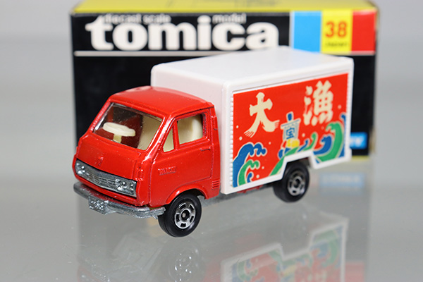 当時物　トミカ黒箱　№38　トヨタ　ハイエース　牧場トラック　日本製 トミカ 黒箱 No.38 トヨタ ハイエース 日通冷凍車 日本製 - メルカリ