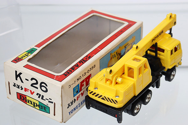 FUSO クレーン？ミニカー ？ティッシュ箱くらい？ FUSO クレーン？ミニカー ？ティッシュ箱くらい？ FUSO クレーン