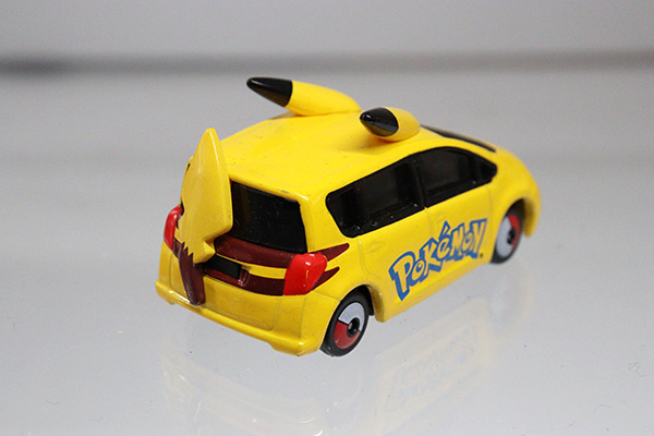 ミニカーショップ ケンボックス 箱なしトミカ ポケモントミカ ピカチュウ チップ キズが有る場合が御座います 現状渡し 白箱付minicar Shop Kenbox Tomica