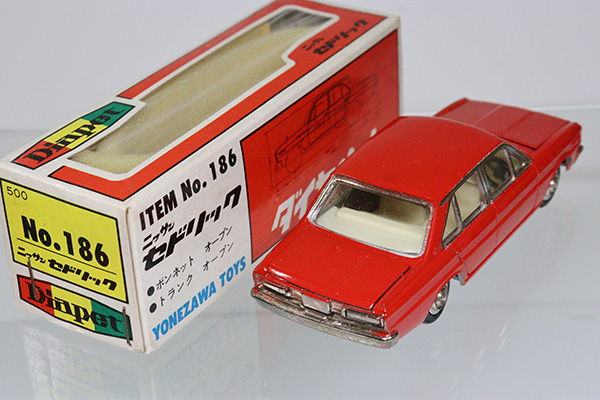 ミニカー Sakiko TOYOTA LAND CRUISER ZX RHD BLACK W/MINI BOOK 1/64 DIECAST BY