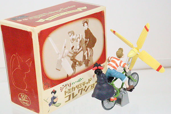 トミカリミテッド★★魔女の宅急便 トンボの自転車u203b撮影の為に開封・現状渡し・箱ヨレ・スレ有