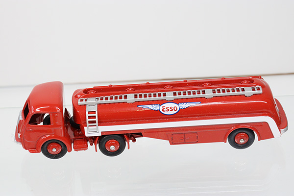 ミニカーショップ ケンボックス 外国モデルESSOタンクローリー※DINKY