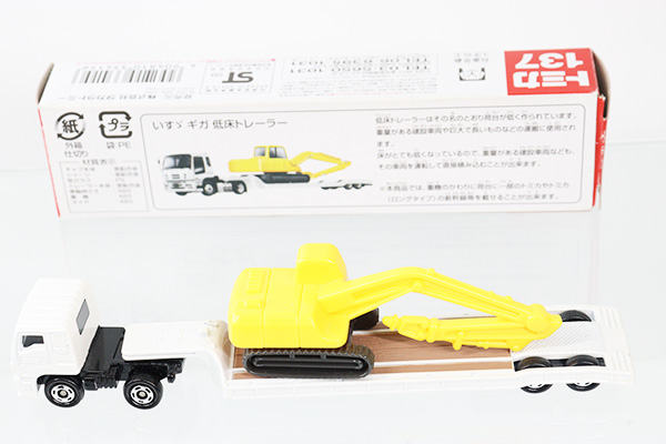 トミカ No.137 いすゞ ギガ 低床トレーラー トミカ ロングタイプトミカ No.137 いすゞギガ 低床トレーラー