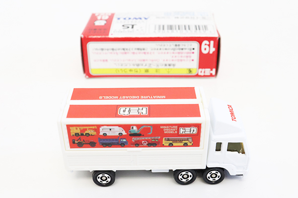 トミカトラック10点セット外箱破損有 sddefault.jpg