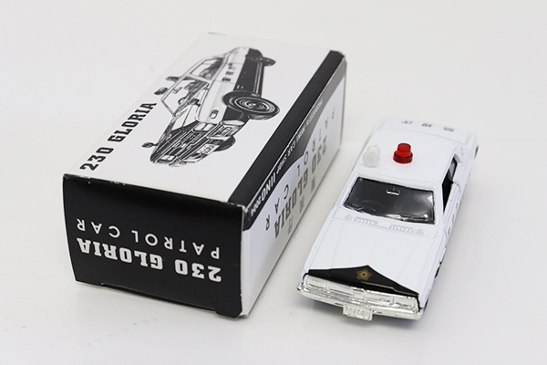 Amazon.co.jp: イイノ特注 トミカ 日産 ブルーバード 910 パトロールカー パトカー : おもちゃ