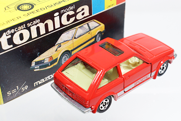 ミニカーショップ ケンボックス トミカ 黒箱☆4☆マツダファミリア  