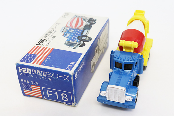 トミカ アメリカン ミキサー車 mqdefault.jpg