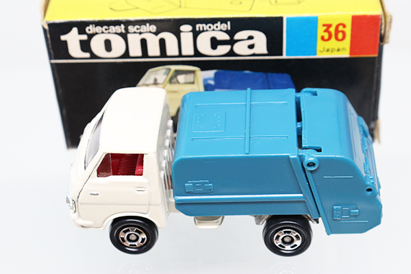 トミカ No.36 いすゞ エルフ清掃車 トミー 黒箱　色指定箱 絶版 日本製トミカ 黒箱No.36いすゞエルフ清掃車 当時物 箱有