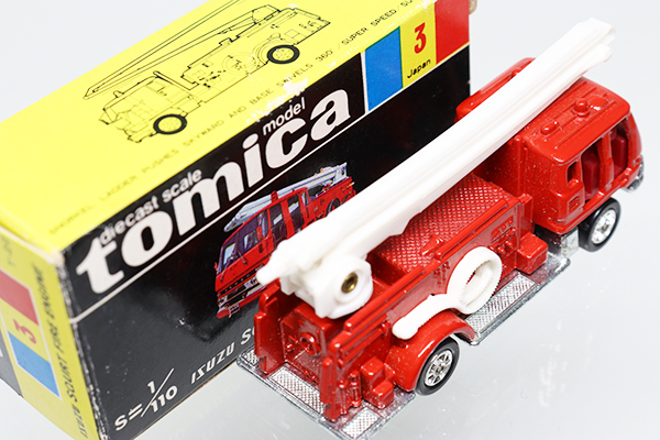 黒箱トミカ 3　イスズ　スクアート消防車　美品　日本製　デッドストック 黒箱トミカ 3 イスズ スクアート消防車 美品 日本製 デッド