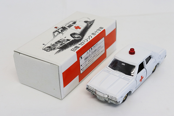 ミニカーショップ ケンボックス トミカ特注 日本製 日産セドリック赤十字車 金ホイール ジール特注 チップ 買取品 現状渡しminicar Shop Kenbox Tomica