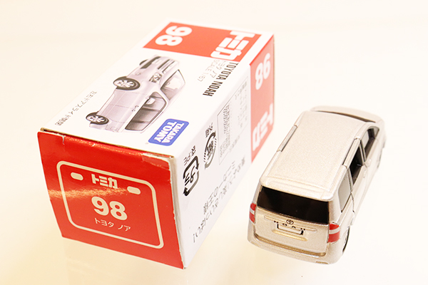 ミニカーショップ ケンボックス トミカ 赤箱☆98☆トヨタノア ※ST09