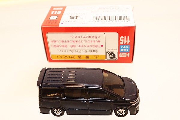 ミニカーショップ ケンボックス トミカ 赤箱☆115☆トヨタヴォクシー