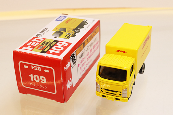 ミニカーショップ ケンボックス トミカ 赤箱☆109☆いすゞエルフ DHL