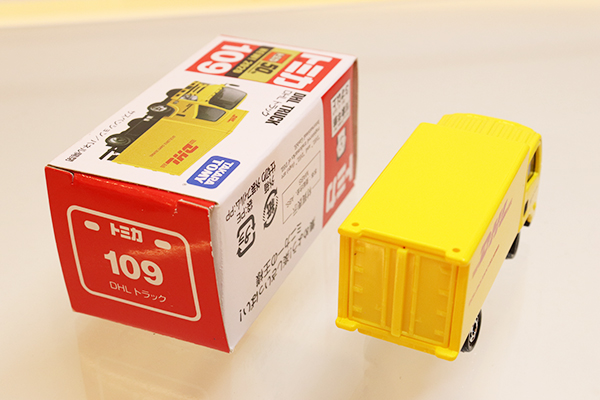ミニカーショップ ケンボックス トミカ 赤箱☆109☆いすゞエルフ DHL