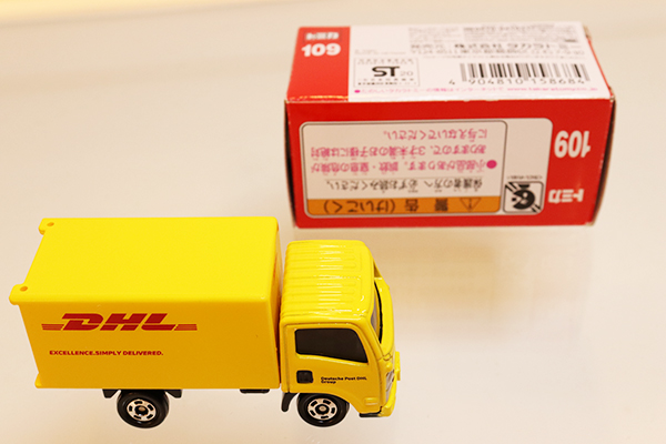 ミニカーショップ ケンボックス トミカ 赤箱☆109☆いすゞエルフ DHL