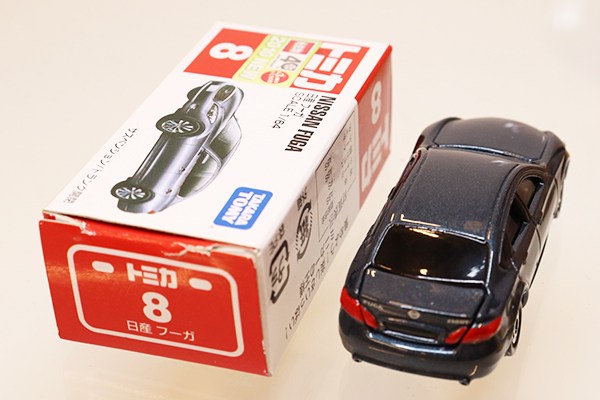 ふかちゃん　トミカ ミニカーショップ ケンボックス トミカ 赤箱☆8☆日産フーガ