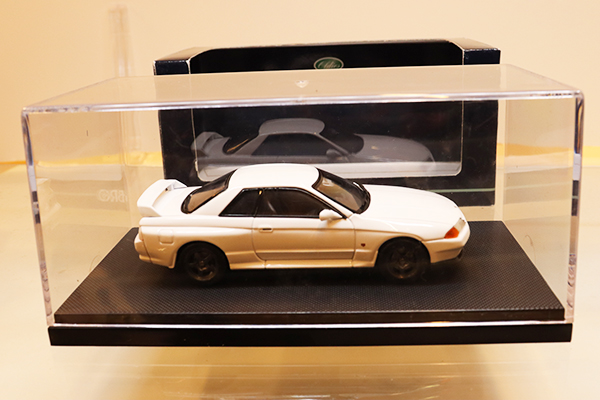 エブロ。1/43日産スカイラインGTR.BNR。 Amazon.co.jp: エブロ 1/43 クレ スカイライン GT-R 1996 #556 43977