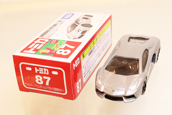 トミカ　赤箱