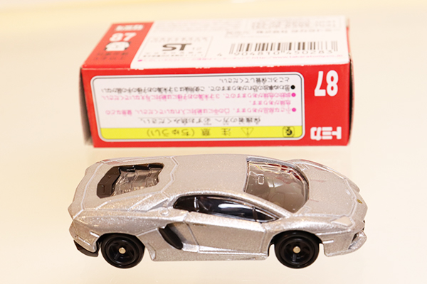 トミカ　赤箱