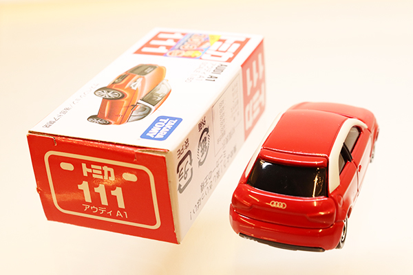 トミカ　赤箱