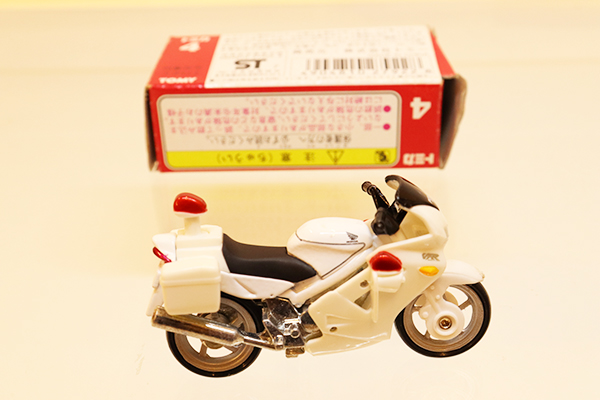 トミカ　赤箱